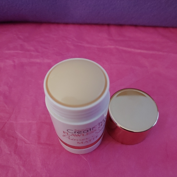 FLAWLESS STAY PRIMER STICK MATTE Beauty Creations - Picture 2 of 3